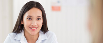 Junge Frau in weisser Bluse Junge Frau in weisser Bluse